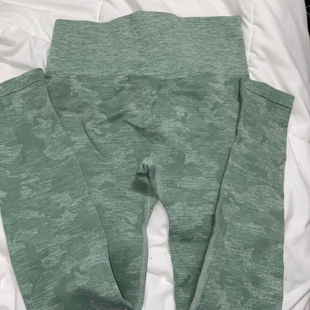 Seamless camo leggings - w scrunch butt
